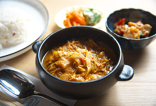 無水調理の自家製チキンカレー